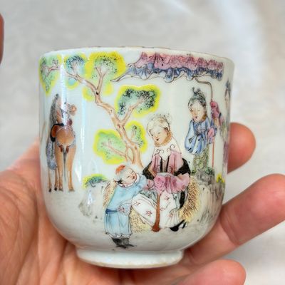 A fine Chinese famille rose cup and saucer with narrative design — photo 16