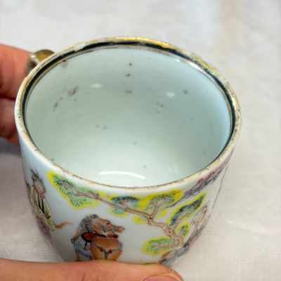 A fine Chinese famille rose cup and saucer with narrative design — photo 17