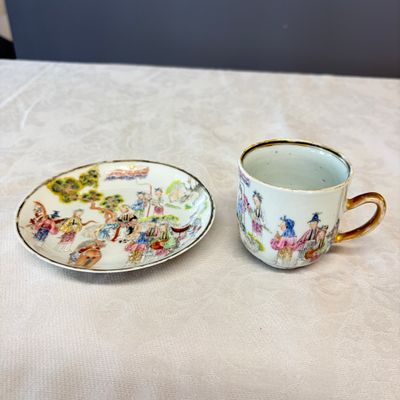 A fine Chinese famille rose cup and saucer with narrative design — photo 1