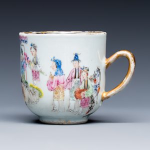 A fine Chinese famille rose cup and saucer with narrative design — photo 7