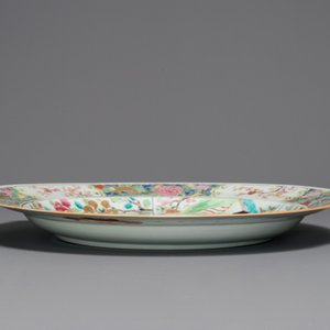 A fine Chinese famille rose dish with figures in a garden, Yongzheng — photo 3