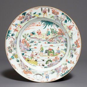 A fine Chinese famille rose dish with figures on a river, Yongzheng/Qianlong — photo 1