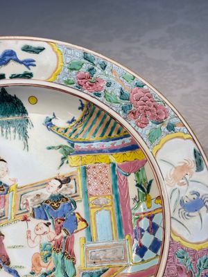 A fine Chinese famille rose dish with ladies and boys near a pagoda, Yongzheng — photo 4