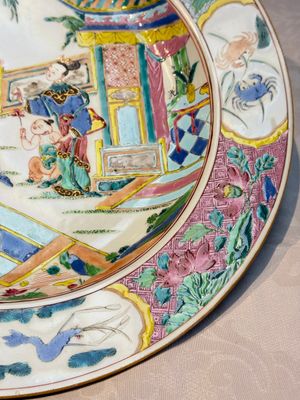 A fine Chinese famille rose dish with ladies and boys near a pagoda, Yongzheng — photo 5