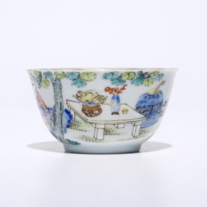 A fine Chinese famille rose eggshell cup and saucer with a lady and two boys, Yongzheng — 照片 4