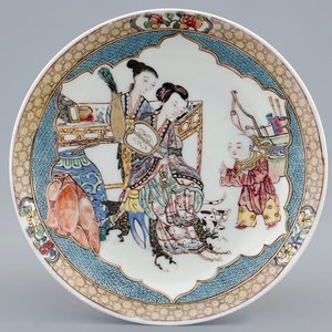 A fine Chinese famille rose eggshell porcelain saucer dish, Yongzheng, 1723-1735 — 照片 1
