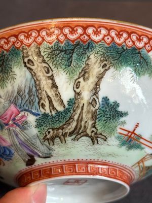 A fine Chinese famille rose eggshell 'Qiu Ran Ke Zhuan 虬髯客傳' bowl, signed Zeng Fuqing 曾福慶 and seal mark, 20th C. — photo 9
