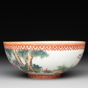 A fine Chinese famille rose eggshell 'Qiu Ran Ke Zhuan 虬髯客傳' bowl, signed Zeng Fuqing 曾福慶 and seal mark, 20th C. — photo 2