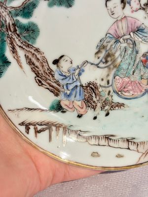 A fine Chinese famille rose 'Elegant Lady on Horseback' saucer, Yongzheng — 照片 3