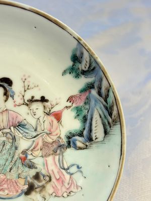 A fine Chinese famille rose 'Elegant Lady on Horseback' saucer, Yongzheng — 照片 5