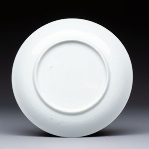 A fine Chinese famille rose 'Elegant Lady on Horseback' saucer, Yongzheng — 照片 2