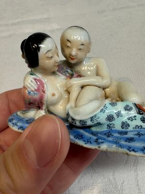 A fine Chinese famille rose 'erotic' group, 19/20th C. — photo 3