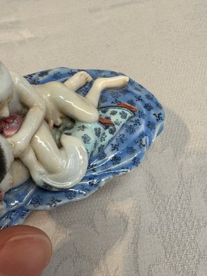 A fine Chinese famille rose 'erotic' group, 19/20th C. — photo 5