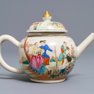A fine Chinese famille rose 'European subject' teapot and cover, Qianlong — 照片 2