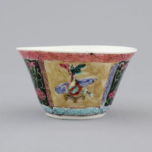 A fine Chinese famille rose export porcelain cup and saucer, Yongzheng-Qianlong, 18th C. — 照片 5