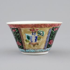 A fine Chinese famille rose export porcelain cup and saucer, Yongzheng-Qianlong, 18th C. — 照片 7