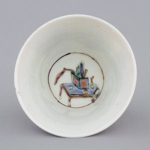 A fine Chinese famille rose export porcelain cup and saucer, Yongzheng-Qianlong, 18th C. — 照片 8