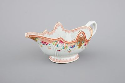 Une saucière en porcelaine de Chine famille rose, Qianlong, 18ème