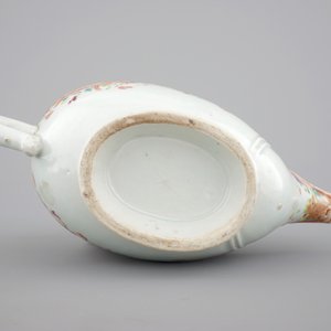 Een Chinese export porseleinen famille rose sauskom, Qianlong, 18e eeuw — foto 7