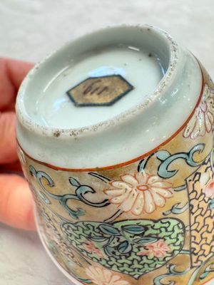 A fine Chinese famille rose gilt-decorated 'Elegant Beauty' cup and saucer, Yongzheng — 照片 11