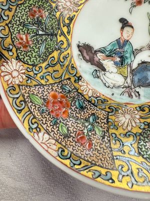 A fine Chinese famille rose gilt-decorated 'Elegant Beauty' cup and saucer, Yongzheng — 照片 14