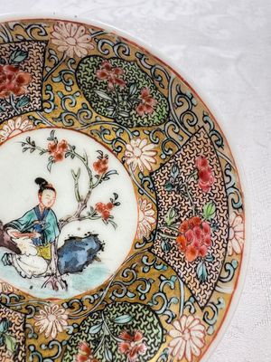 A fine Chinese famille rose gilt-decorated 'Elegant Beauty' cup and saucer, Yongzheng — 照片 16