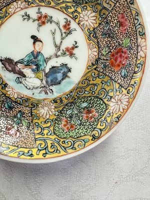 A fine Chinese famille rose gilt-decorated 'Elegant Beauty' cup and saucer, Yongzheng — 照片 17