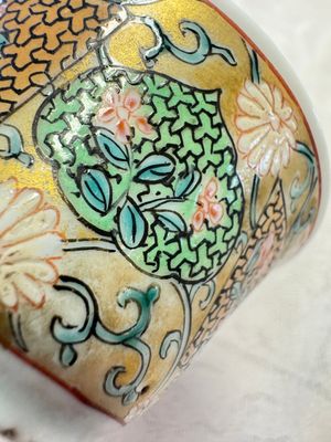 A fine Chinese famille rose gilt-decorated 'Elegant Beauty' cup and saucer, Yongzheng — 照片 6