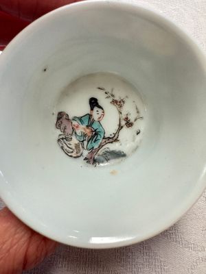 A fine Chinese famille rose gilt-decorated 'Elegant Beauty' cup and saucer, Yongzheng — 照片 7