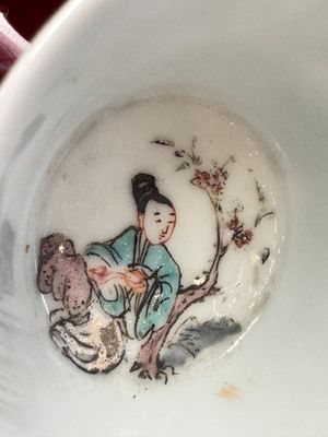 A fine Chinese famille rose gilt-decorated 'Elegant Beauty' cup and saucer, Yongzheng — 照片 8