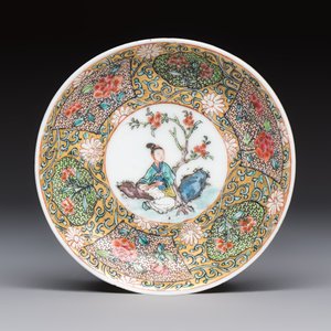 A fine Chinese famille rose gilt-decorated 'Elegant Beauty' cup and saucer, Yongzheng — 照片 2