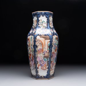 A fine Chinese famille rose gilt-decorated hexagonal vase with mandarin design, Qianlong — foto 5