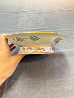 A fine Chinese famille rose gilt-decorated 'trigram' tazza, Tongzhi mark and of the period — photo 6