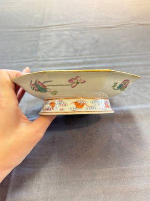 A fine Chinese famille rose gilt-decorated 'trigram' tazza, Tongzhi mark and of the period — photo 7