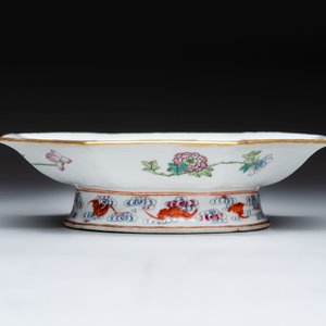 A fine Chinese famille rose gilt-decorated 'trigram' tazza, Tongzhi mark and of the period — photo 3
