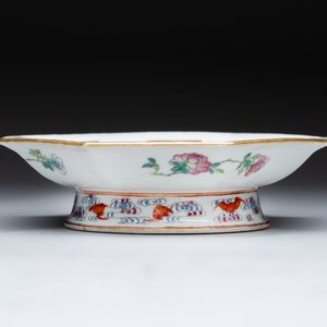 A fine Chinese famille rose gilt-decorated 'trigram' tazza, Tongzhi mark and of the period — photo 4