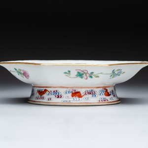 A fine Chinese famille rose gilt-decorated 'trigram' tazza, Tongzhi mark and of the period — photo 5