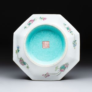 A fine Chinese famille rose gilt-decorated 'trigram' tazza, Tongzhi mark and of the period — photo 7