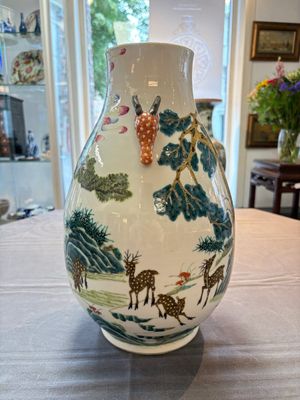 A fine Chinese famille rose 'hu' 'deer and monkey' vase, 19th C. — photo 2