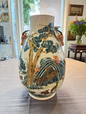 A fine Chinese famille rose 'hu' 'deer and monkey' vase, 19th C. — photo 3