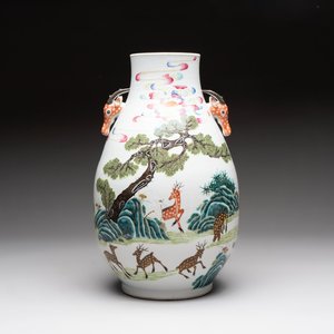 A fine Chinese famille rose 'hu' 'deer and monkey' vase, 19th C. — photo 1