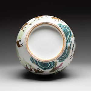 A fine Chinese famille rose 'hu' 'deer and monkey' vase, 19th C. — photo 6