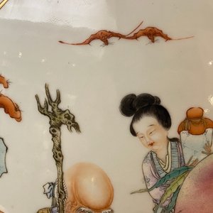 A fine Chinese famille rose 'hu' vase with immortals, Qianlong mark, 19th C. — 照片 12