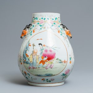 A fine Chinese famille rose 'hu' vase with immortals, Qianlong mark, 19th C. — 照片 2