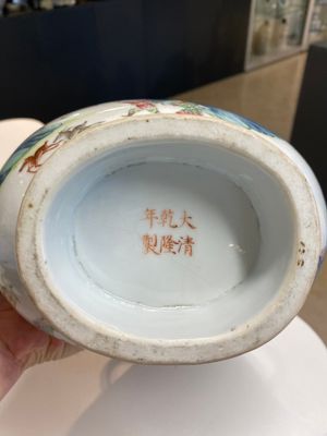 A fine Chinese famille rose 'hu' vase with ruyi handles, 19th C. — photo 6