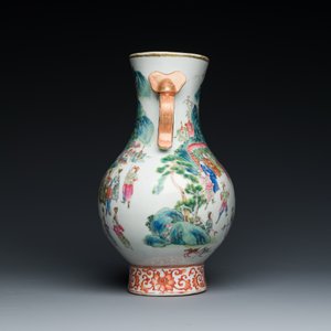 A fine Chinese famille rose 'hu' vase with ruyi handles, 19th C. — photo 2