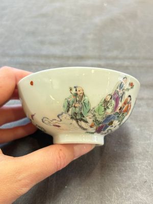 A fine Chinese famille rose 'immortals' cup, Yongzheng mark and of the period — 照片 1
