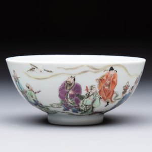 A fine Chinese famille rose 'immortals' cup, Yongzheng mark and of the period — 照片 2