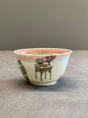 A fine Chinese famille rose 'lady, boy and rabbit' cup, Yongzheng — photo 2