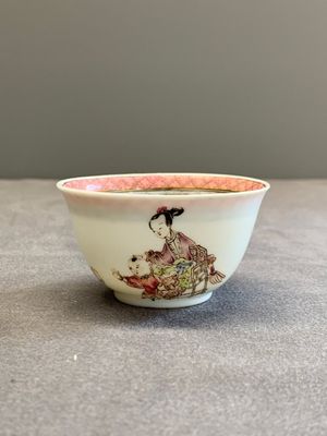 A fine Chinese famille rose 'lady, boy and rabbit' cup, Yongzheng — photo 4